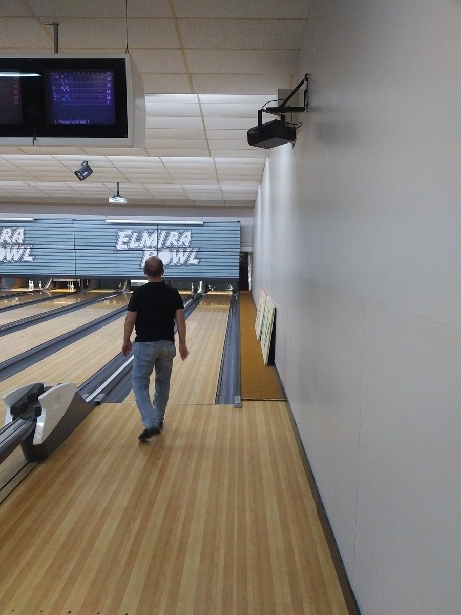 pspisms's tweet photo. @PDWBowling lets see you do this? #whodoyouthinkyouareIam https://t.co/EVcjyeuOR2