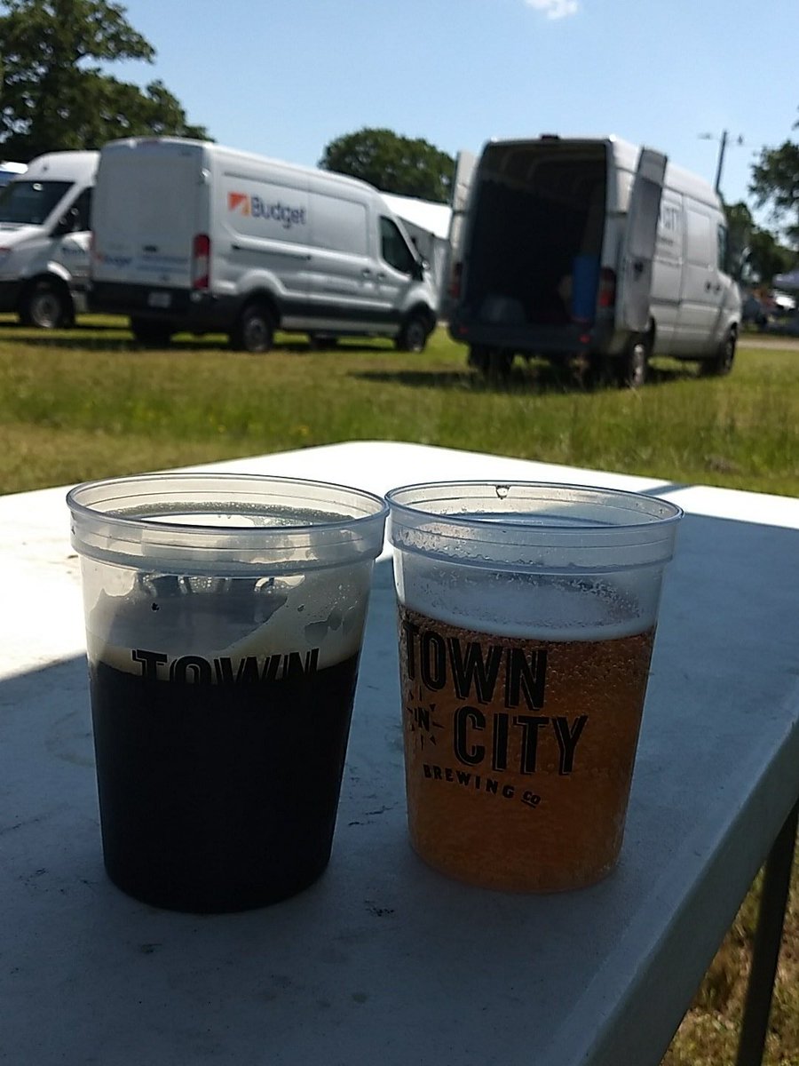HouHeightsBeer's tweet photo. Hey MS150 riders! Join @TownInCityBrew and @HoustonCider for our two cup snake bite with MS and Dry cider or join us at Team Chevron and enjoy a Chipped Tooth or Island Porter #HeightsBeer #HoustonBeer #MS150 https://t.co/rN1R2YRtBW