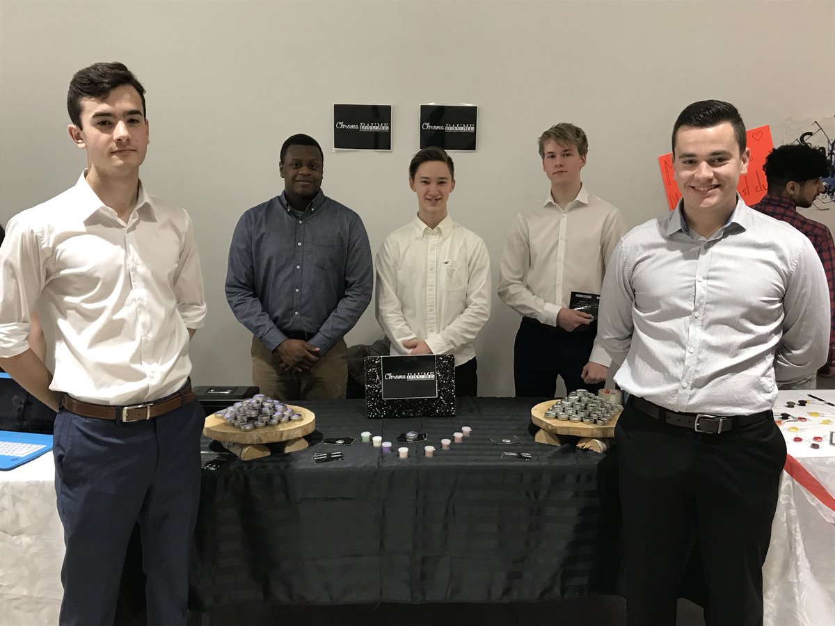 Chenard_Daniel's tweet photo. Les entreprises étudiantes de @escgarneau sont @Billings_Bridge aujourd’hui pour faire la promotion de leur entreprise et vendre leurs produits dans le cadre de @ja_canada. Venez les encourager jusqu’à 17h! #EntrepriseJA #JAcompany #onestbienici #IDC4UT #BeauTie #ChromaBaume https://t.co/esvbFGyTon