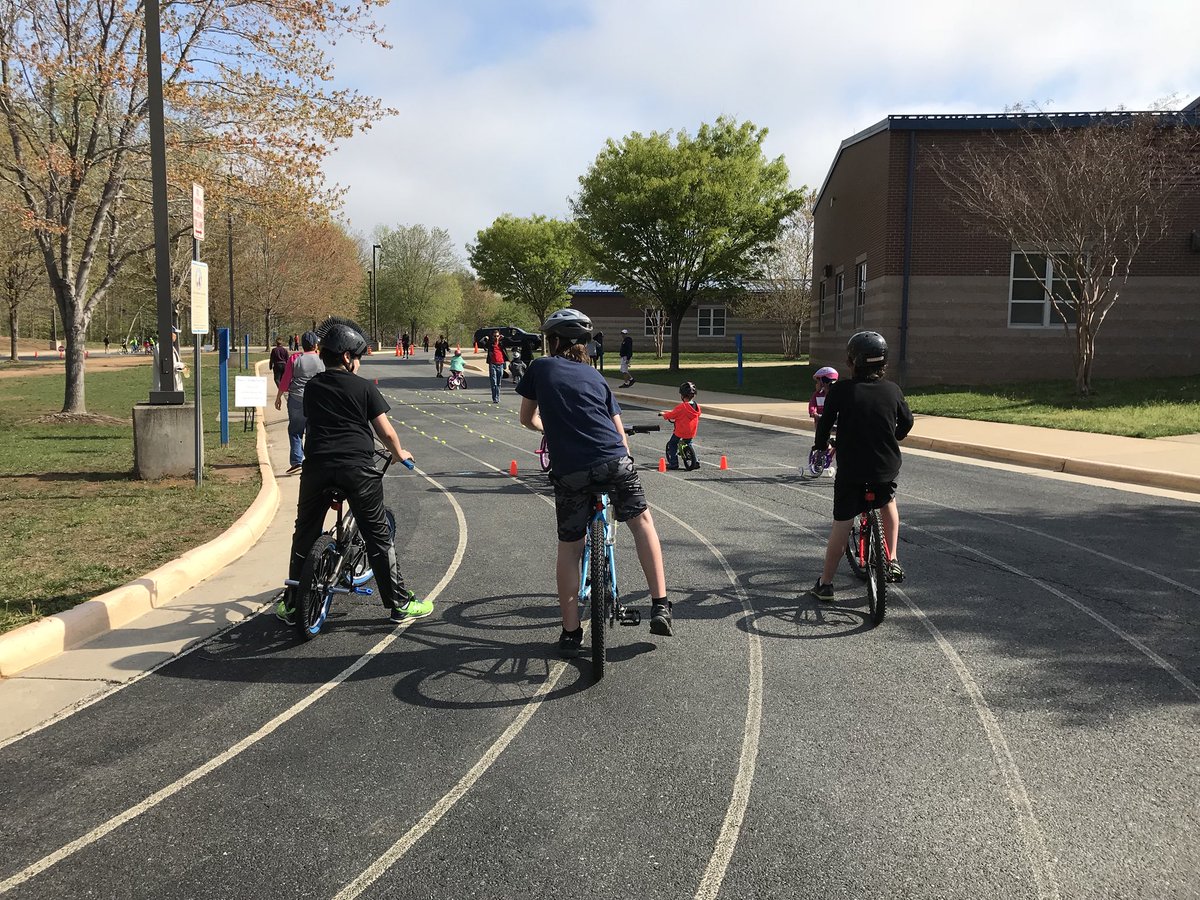 tefftwith2fs's tweet photo. Such a fun time at the bike rodeo, learned so much stuff we never knew, we love PE @pepatty62! #AshlandSOAR #letsmove #Play60 https://t.co/qXGk0wMb2f