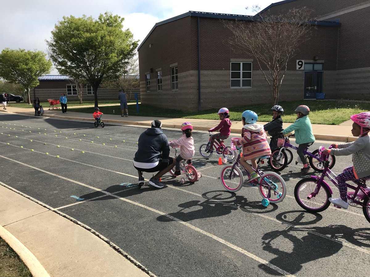 tefftwith2fs's tweet photo. Such a fun time at the bike rodeo, learned so much stuff we never knew, we love PE @pepatty62! #AshlandSOAR #letsmove #Play60 https://t.co/qXGk0wMb2f