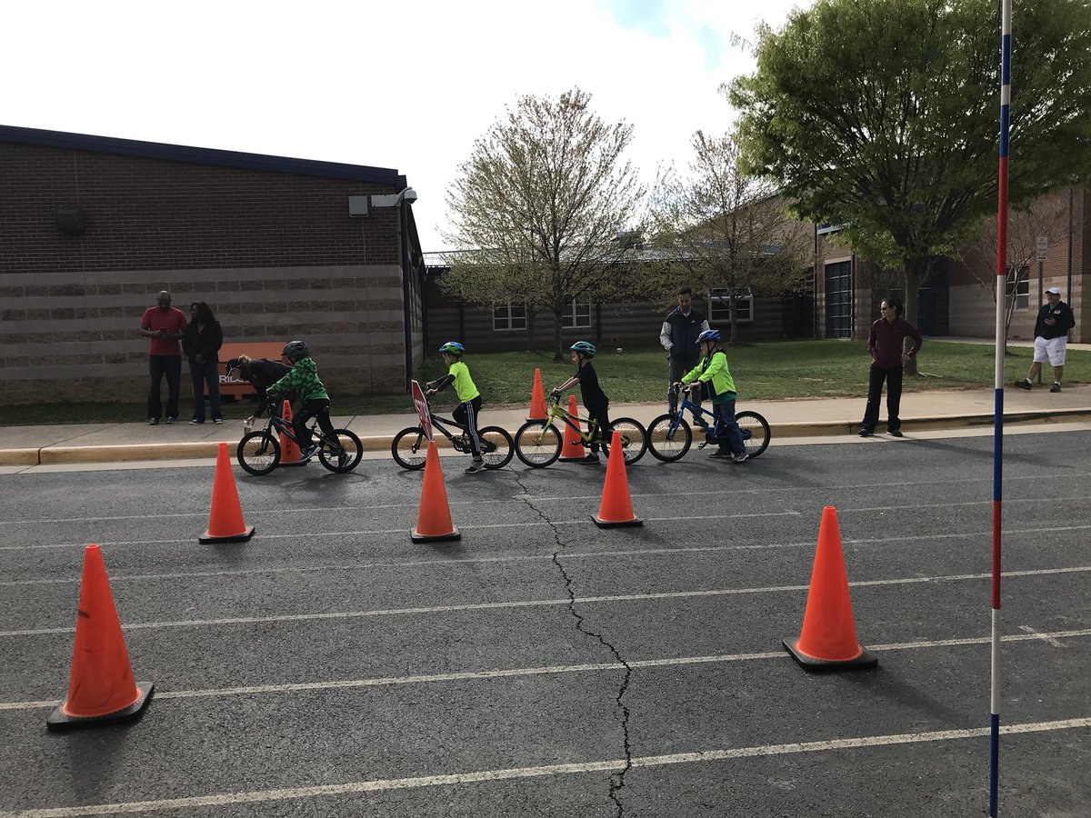 tefftwith2fs's tweet photo. Such a fun time at the bike rodeo, learned so much stuff we never knew, we love PE @pepatty62! #AshlandSOAR #letsmove #Play60 https://t.co/qXGk0wMb2f