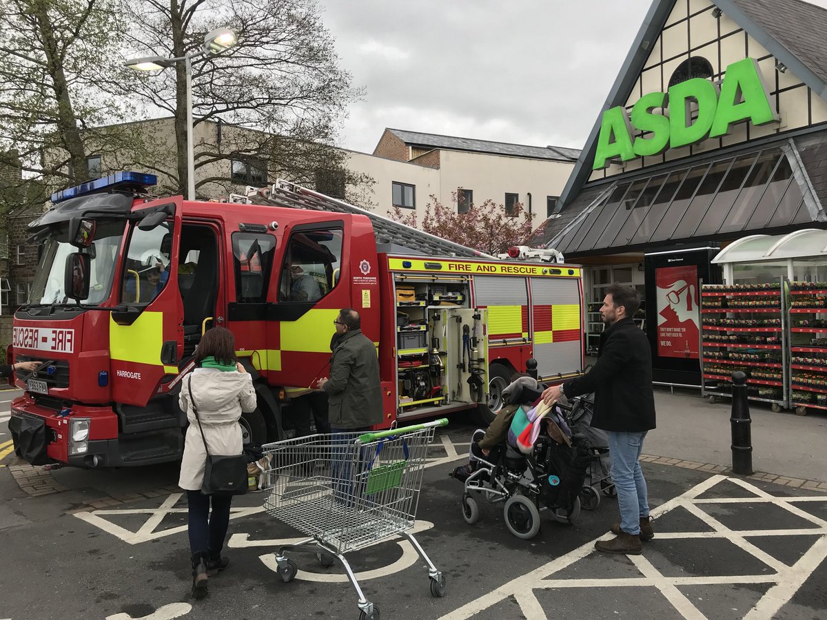 NYFRS_Rip's tweet photo. Great interest @asda #Harrogate with @NorthYorksFire Blue Watch - home safety advice & sitting in the engine. 👍🚒✔
Supporting @NFCC_FireChiefs #AsdaFireSafetyDay
Do you have working smoke detectors?
#CommunityEngagement
#FireFocus https://t.co/N7IYo3tA49