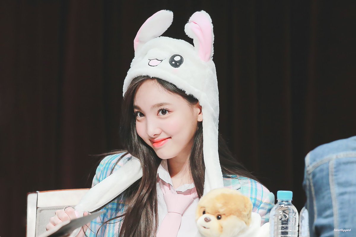heartlipped's tweet photo. 180428 뽀시래기 귀 귀여워서 심장 멎는줄알아써 ㅠㅠㅠㅠㅠ #Nayeon #나연 #ナヨン #TWICE https://t.co/QMkSdMEWEg
