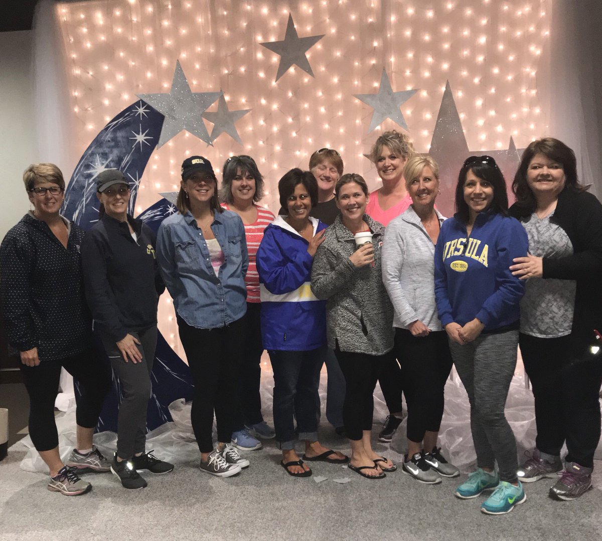 suaclassof2018's tweet photo. A big thank you to all the moms who were up bright and early decorating for prom! Get ready for a great night 💃🏽💃🏽 https://t.co/1bpxj7IQpi