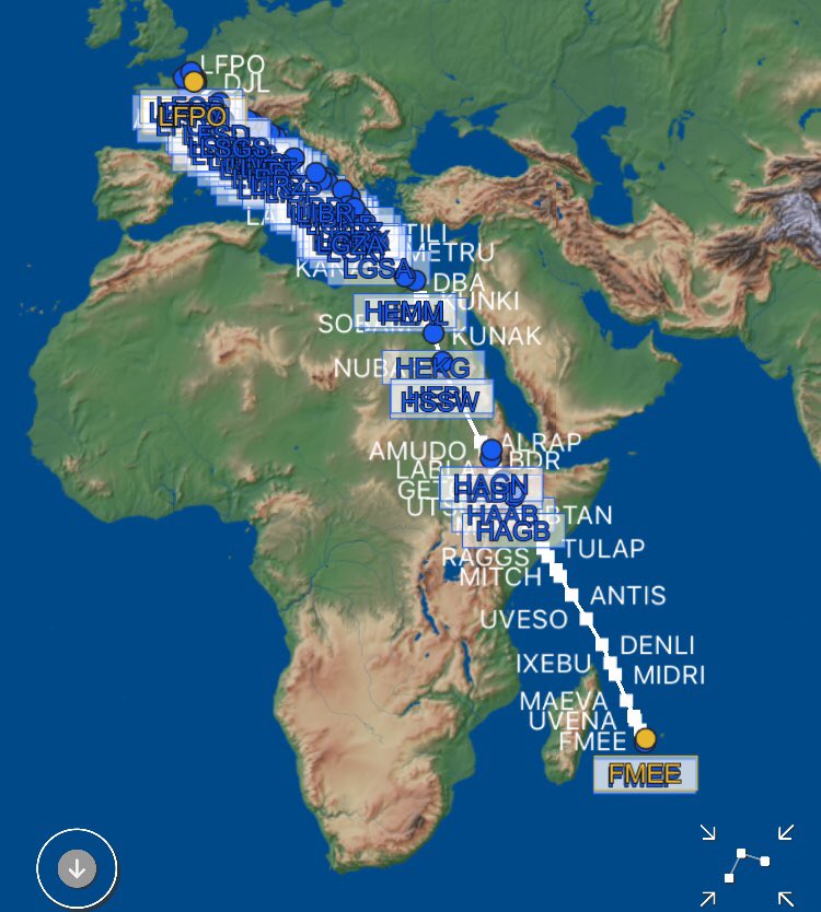 DamienLcc's tweet photo. Dernier retour de la Réunion pour le printemps 2018. Au programme de la nuit, 11h30 de vol via les espaces aériens de Madagascar, Seychelles, Somalie, Ethiopie, Soudan, Egypte, Grece, Italie #Corsair #SS773 #CrewLife @CorsairFr👨🏼✈️ https://t.co/DhQH7YCLCH