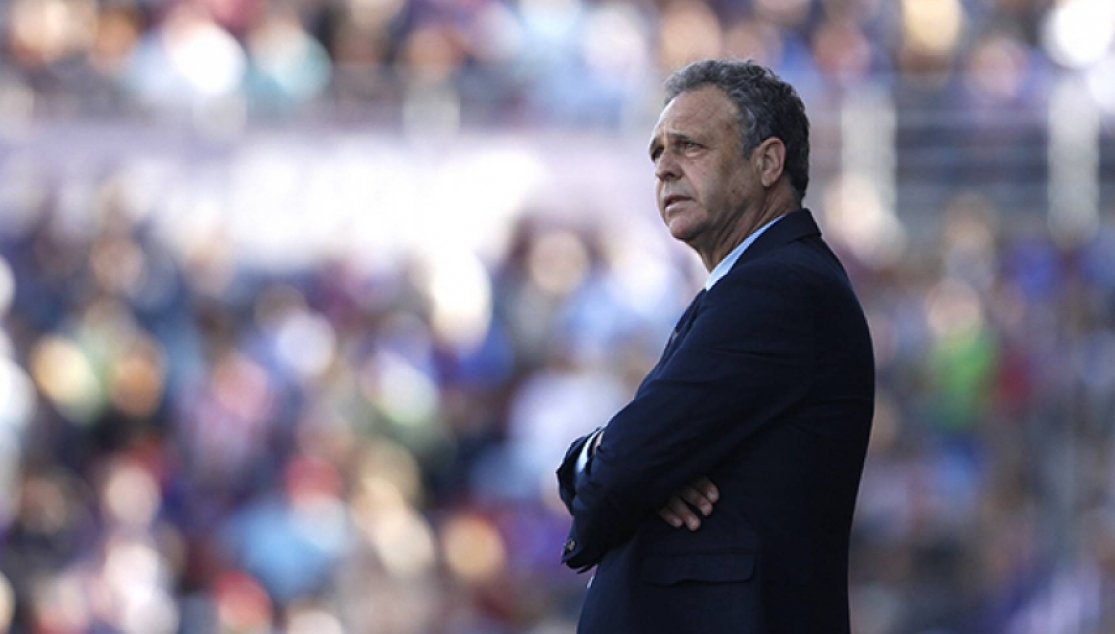 SevillaFC's tweet photo. Don @JoaquinCaparros regresa a casa 

➡ https://t.co/JnsAs4zmVk https://t.co/Wg5xNQbIVG