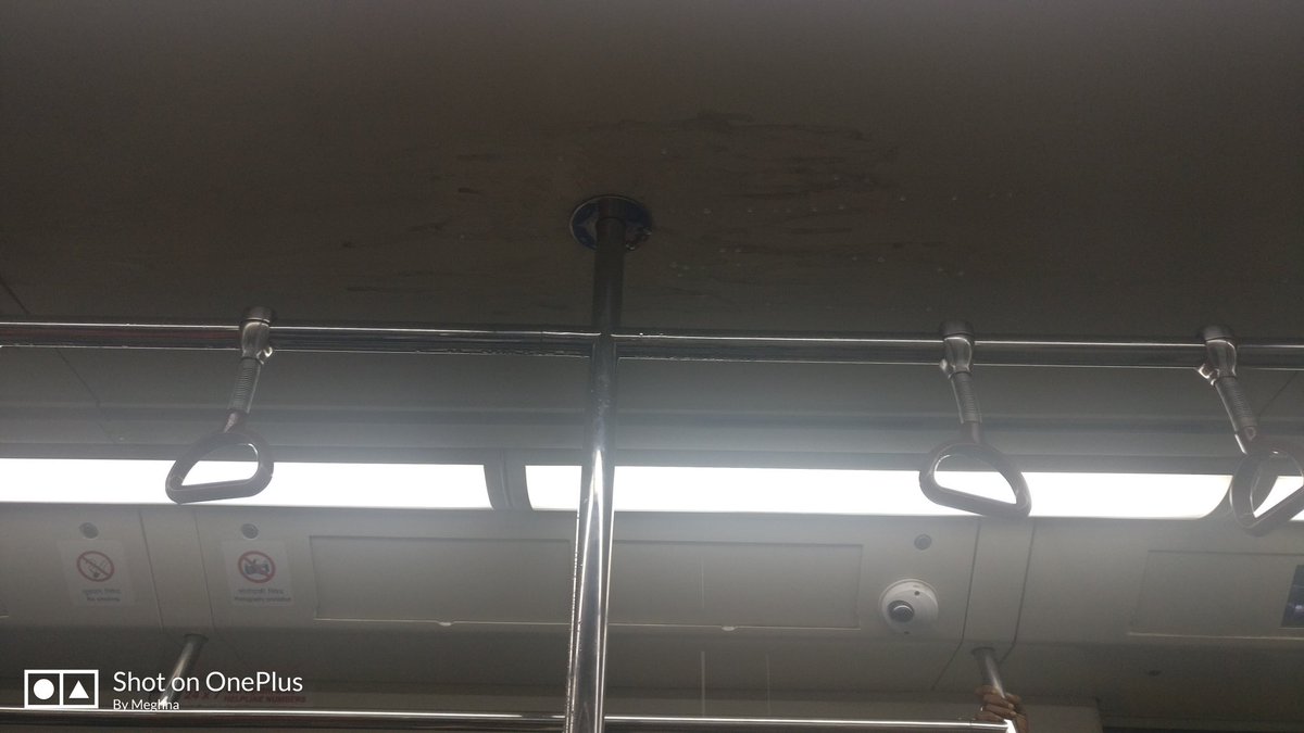 Meghnatweet's tweet photo. @DelhiMetro_... This is called lack of maintenance.. After increasing the metro fair twice... #vaishalimetro https://t.co/plceOwYwB0