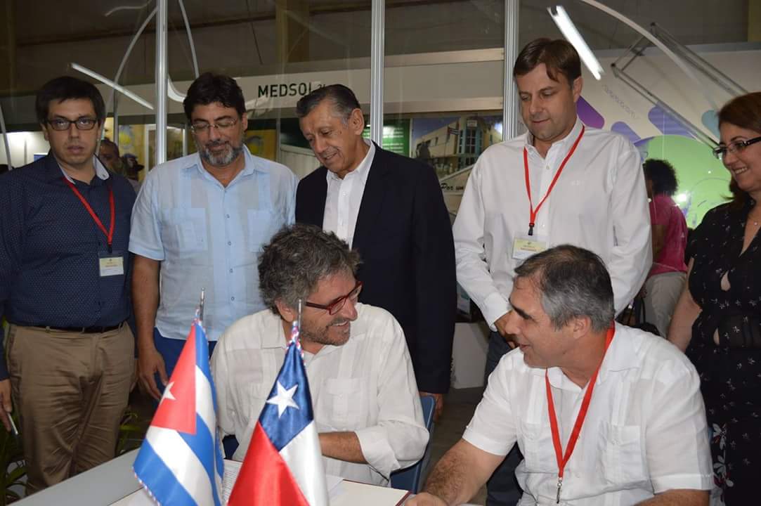 Cuadrado_2016's tweet photo. La Asociación de Farmacias Populares de Chile será representante de medicamentos cubanos de alta gama, última generación y bajo precio. Estamos poniendo fin al abuso y a la colusión de laboratorios y farmacias. https://t.co/NQIDmM8KkT
