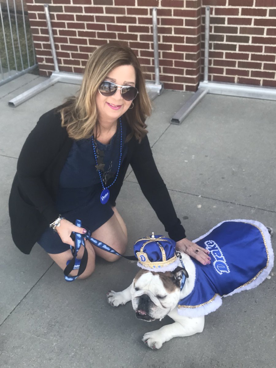 mbbbow's tweet photo. The Queens ready to make their Drake Relay Debut. #myDrakeRelays #DrakeBeautifulBulldog #Bow-Z https://t.co/v77PHw2JvG