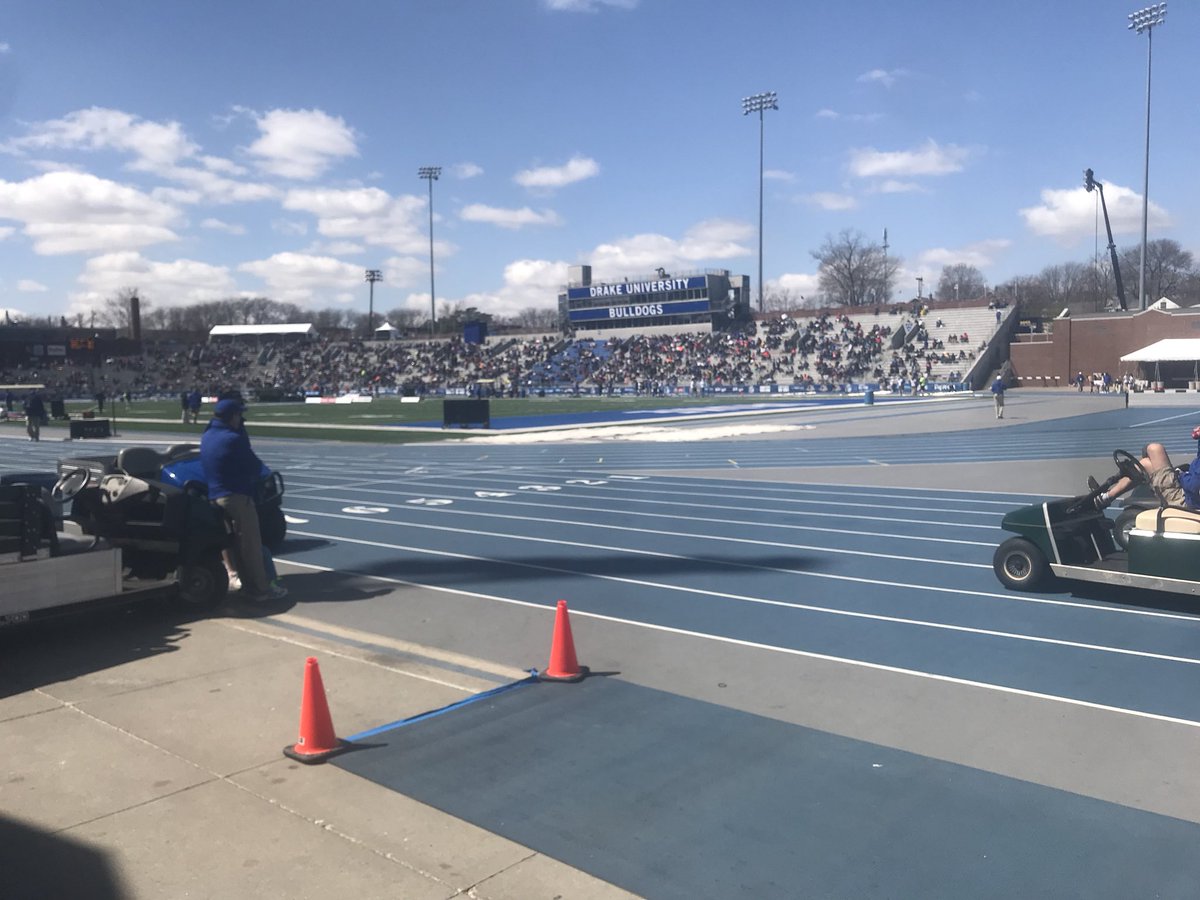 mbbbow's tweet photo. The Queens ready to make their Drake Relay Debut. #myDrakeRelays #DrakeBeautifulBulldog #Bow-Z https://t.co/v77PHw2JvG