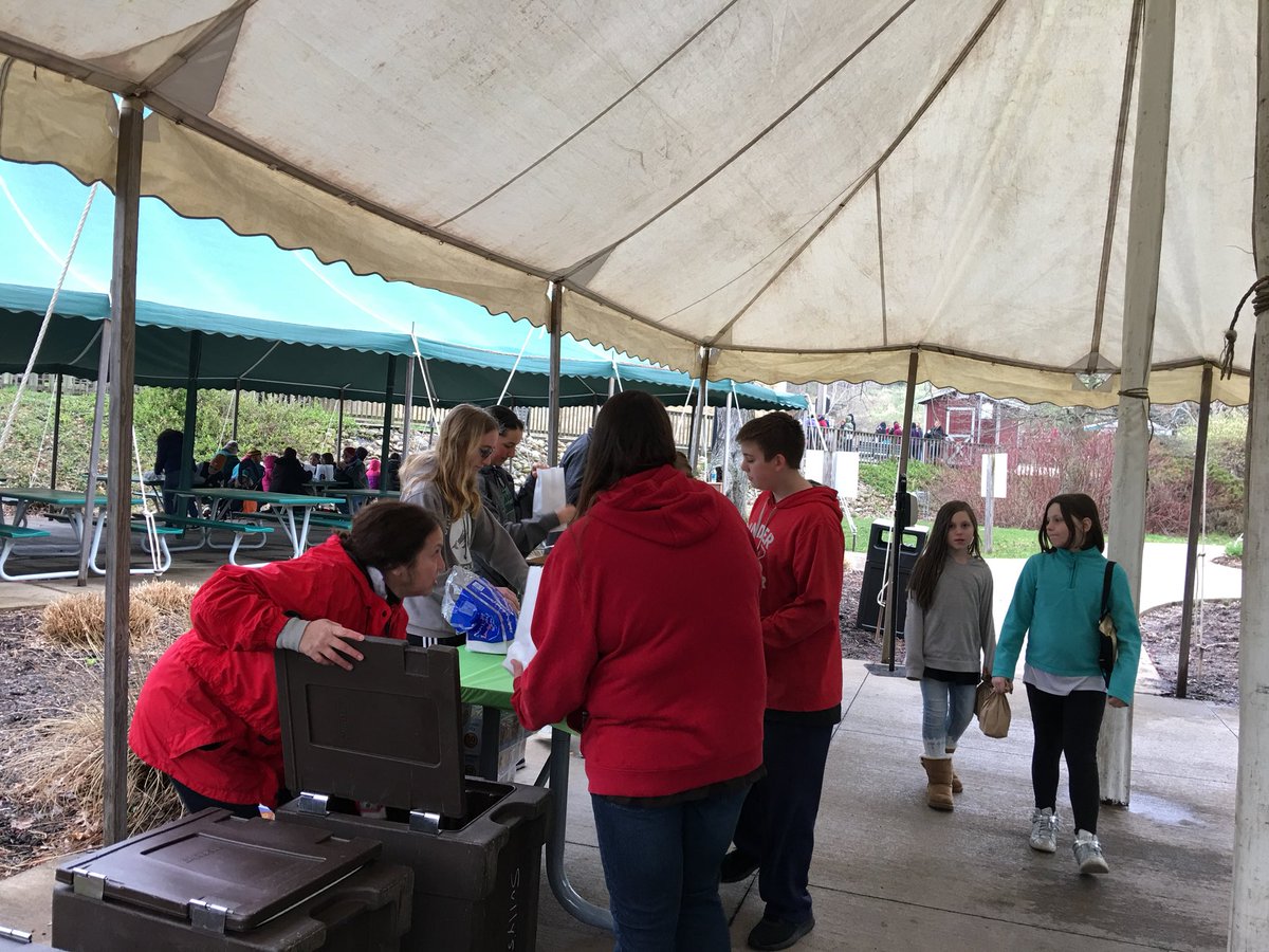 K_Akron_B's tweet photo. #CUAM2018 lunch at @AkronZoo Komodo Kingdom is served. Thank you clean up volunteers https://t.co/DPlplj88bc