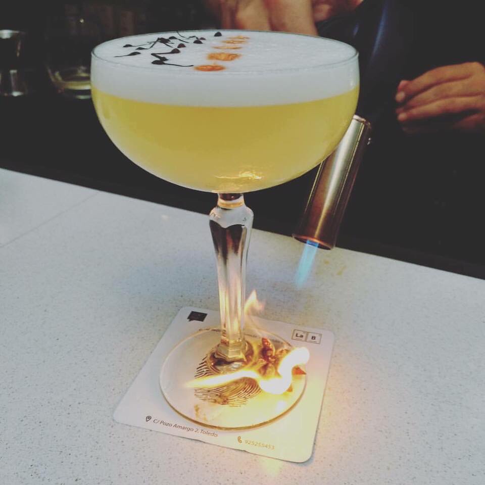 "Nunca es demasiado pronto para un buen cóctel"
.
Noël Coward - Dramaturgo Británico
.
Te esperamos!!!
#makinglab #celebquotes #cocktail