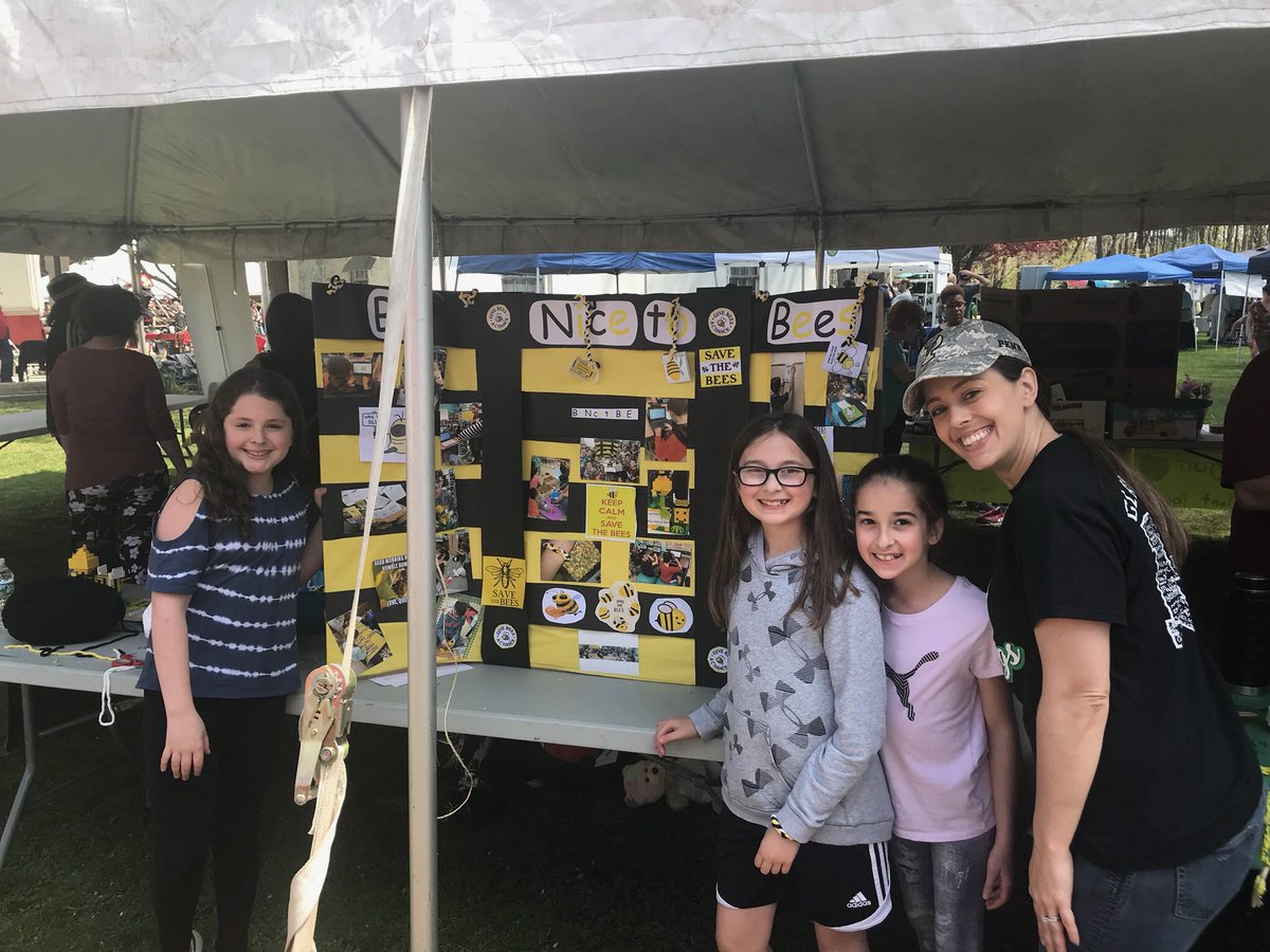 _AmandaFry's tweet photo. Having a great day sharing our #benicetobees message at the #schearthfest @BretHarteElem You know itβs a success when there is a huge student turn out! #service #proudeducator https://t.co/srzid5XRbP