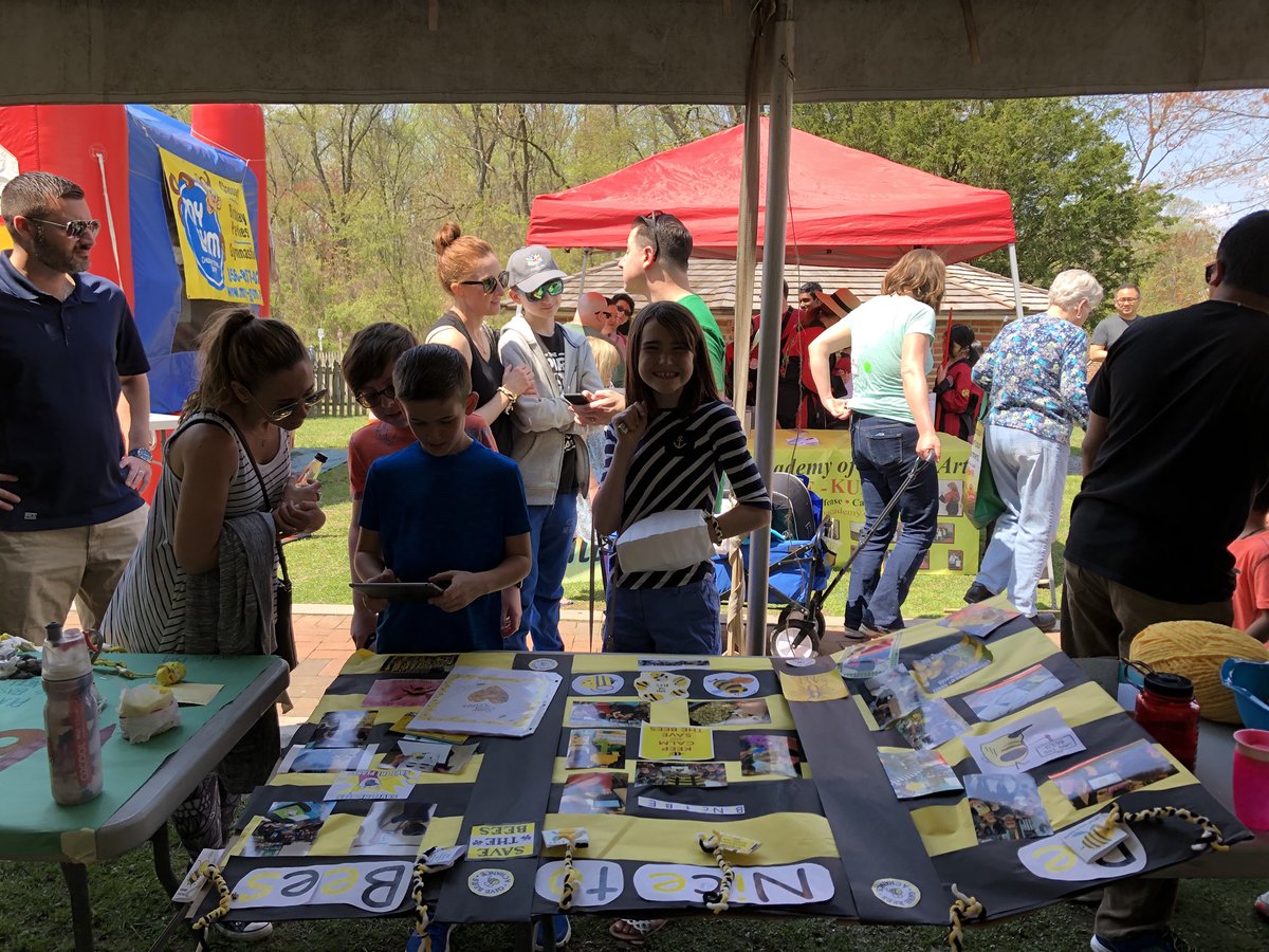 _AmandaFry's tweet photo. Having a great day sharing our #benicetobees message at the #schearthfest @BretHarteElem You know itβs a success when there is a huge student turn out! #service #proudeducator https://t.co/srzid5XRbP