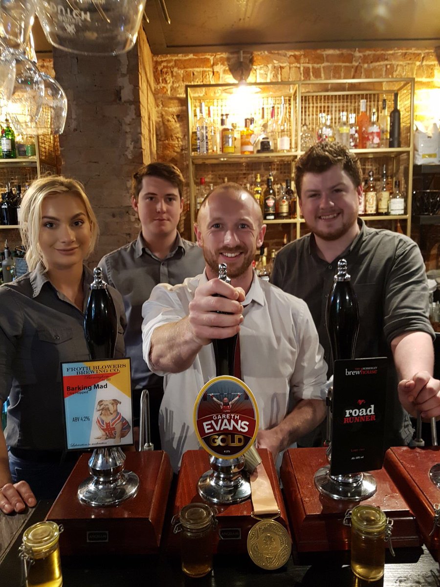 TheFatBoarWXM's tweet photo. It’s not every day a commonwealth gold medalist pops in for a pint. Here’s @Gazpin_69kg pulling a pint of @Gazpin_69kg gold 👍🍺🏴󠁧󠁢󠁷󠁬󠁳󠁿 https://t.co/nbMj8OkEQf
