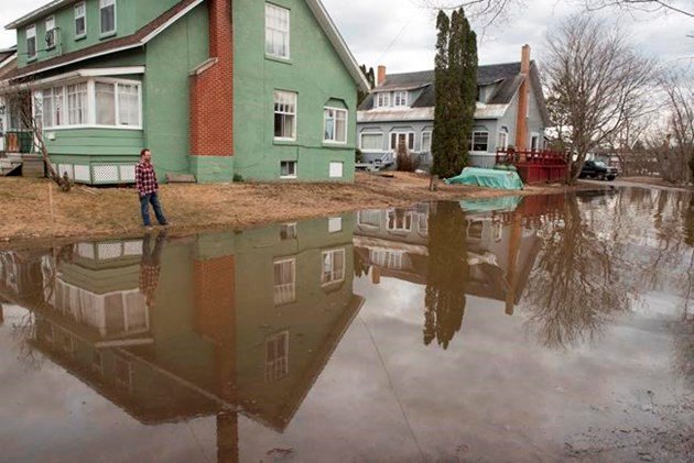Flood waters on the St. John River force evacuation of some homes.  ottawamatters.com/national-news/… https://t.co/RW5stRfLeN