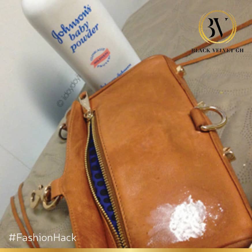 Blackvelvetgh's tweet image. If you get an oil stain on your favorite handbag, coat the mark with baby powder and let it stand overnight. By morning, the stain should be gone.
#FashionHack #BlackVelvetgh