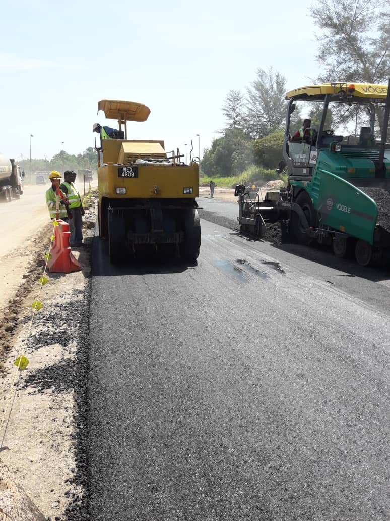 RCKuantan's tweet image. FT03 Sek 355 Jln Kuantan Kemaman

Alhamdulillah akhirnya siap juga kerja Berkala Pavemen diPenggorak (Tiong Nam) pengguna dinasihatkn berhati2 melalui laluan ini kerana kerja2 roadmarking masih dlm progres #teamroadcare

@Roadcare_Msia @JkrKuantan @JKRMalaysia @MOWorks @JKRPAHANG