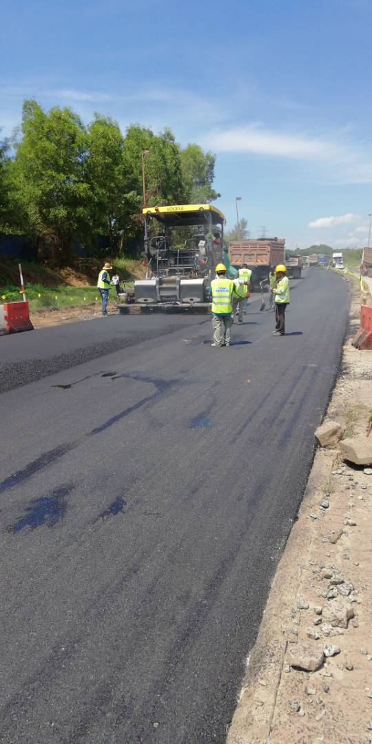 RCKuantan's tweet image. FT03 Sek 355 Jln Kuantan Kemaman

Alhamdulillah akhirnya siap juga kerja Berkala Pavemen diPenggorak (Tiong Nam) pengguna dinasihatkn berhati2 melalui laluan ini kerana kerja2 roadmarking masih dlm progres #teamroadcare

@Roadcare_Msia @JkrKuantan @JKRMalaysia @MOWorks @JKRPAHANG