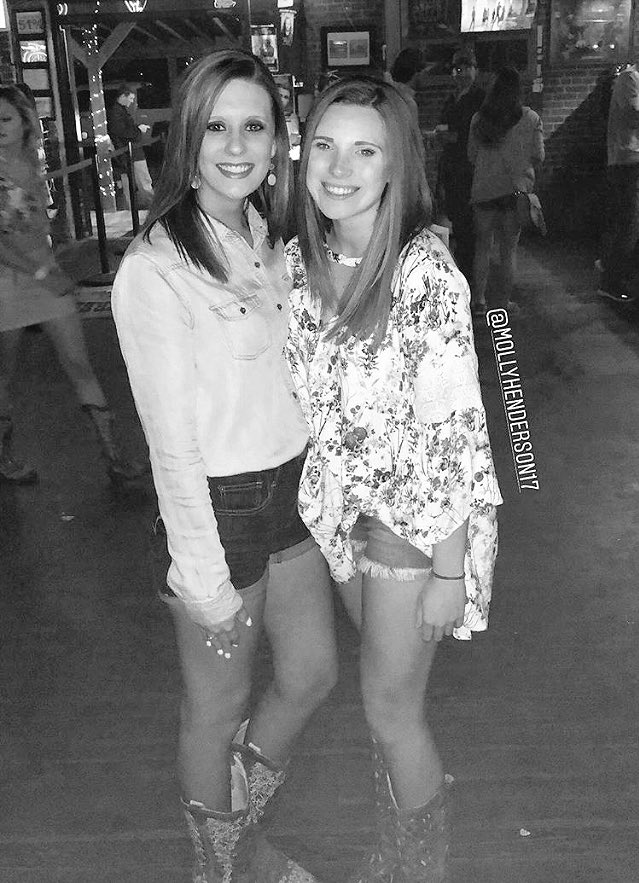 m_liz13's tweet photo. Thankful for this lil teacher that's become one of my best friends ❤️❤️💃🏻 https://t.co/o5bKQgple5