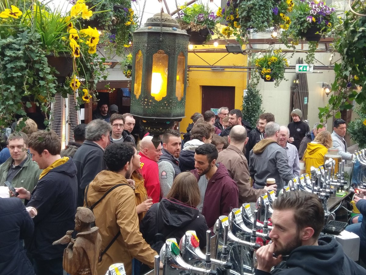 OBrotherBrewing's tweet photo. Rich contemplating the meaning of beer with St. Francis himself...🤔 Cracking crowd here @FranWellBrewPub this weekend for #springfest18 #Cork #IrishCraftBeer🍺🍻👍 https://t.co/pvM3FBBQTa