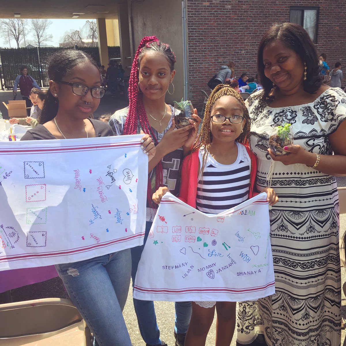 WINNYC_ORG's tweet photo. It's never too early to celebrate our amazing #WinMoms & no one knows that better than the #WinPartners! #family #crafting #happymothersday https://t.co/XWg2AEc7sk