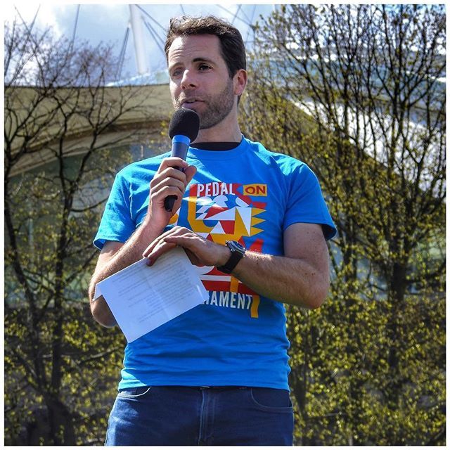 fotoflingscot's tweet photo. Record breaking long distance cyclist Mark Beaumont speaks at โPedal on Parliamentโ protest raising awareness & support for active travel across Scotland
@MrMarkBeaumont #markbeaumont @POPScotland #PoPScotland #pedalonparliament #edinburgh #cycling #cโฆ https://t.co/A0LkFAdO3v https://t.co/pWnhpXOnNg