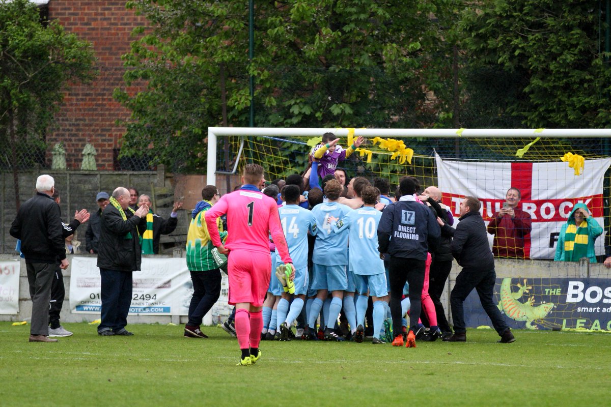 The last of @thurrockfc photographs. Massive credit to them singing all the way to the end