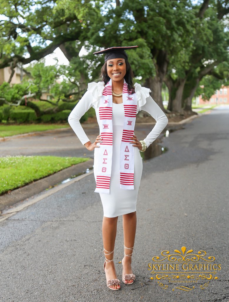 HollieRicard's tweet photo. And Iโm out! Thank you SU for an amazing experience. Iโm so greATful for everything. Thank you God. #HBCUGrad #FOREVERSU ๐๐ https://t.co/2oxf7XgO5Z