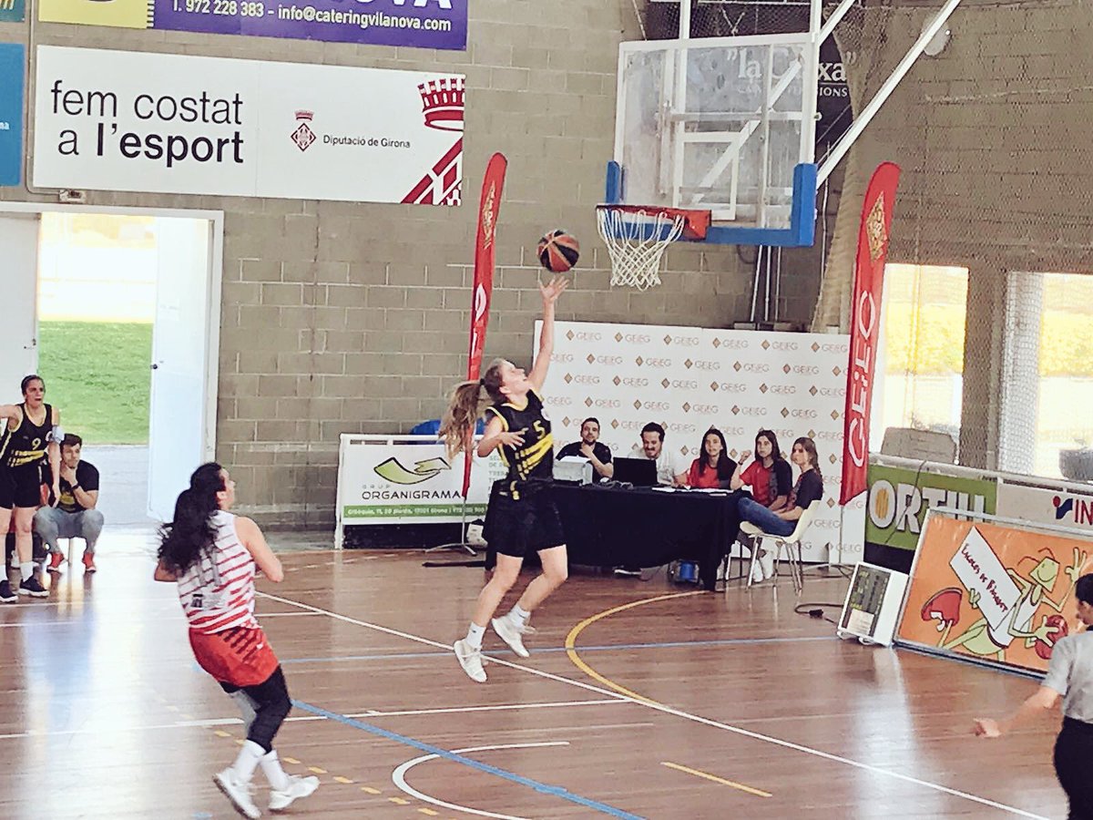 ASRBasketAlmeda's tweet photo. El #JFALM aconsegueix la victòria a les semifinals de la #F4JúniorBQ i es classifica per la final de demà, assolint una vegada més, i per 3a temporada consecutiva la participació al Campionat d'Espanya #JF de clubs!!
#modelAlmeda #adnAlmeda https://t.co/FiLgLuFkjQ
