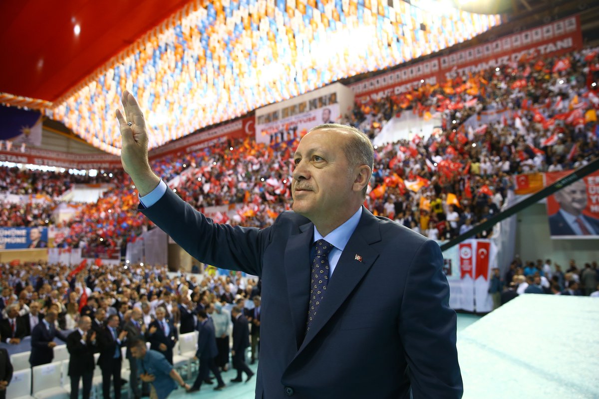 RTErdogan's tweet photo. Türkiye’nin diğer 80 vilayetiyle birlikte İzmir’de de demokrasinin, özgürlüklerin, bireysel ve kültürel hakların genişletilmesi için var gücümüzle çalıştık. Çalışmaya devam edeceğiz. https://t.co/bX1zdbovkQ