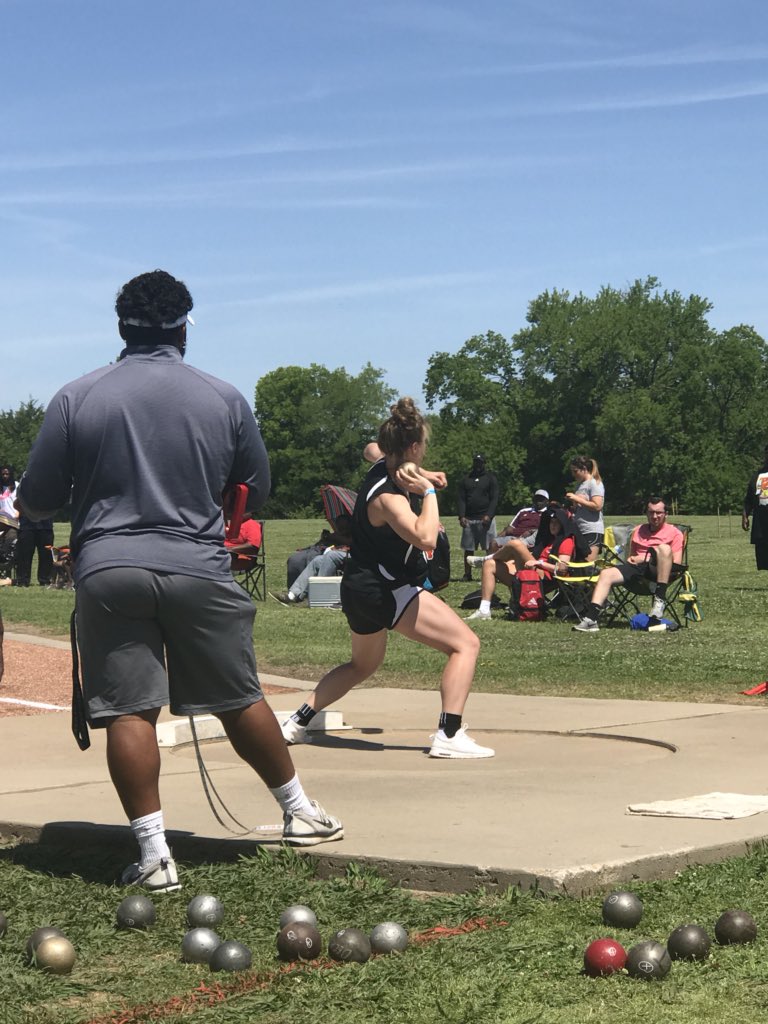princeton_track's tweet photo. 1st year to ever throw shot, Haley had a great season. Today she threw 34’ 5! She is just a junior!! Watch out, she wil be back!! #ptrack https://t.co/ozDDoeAWqo