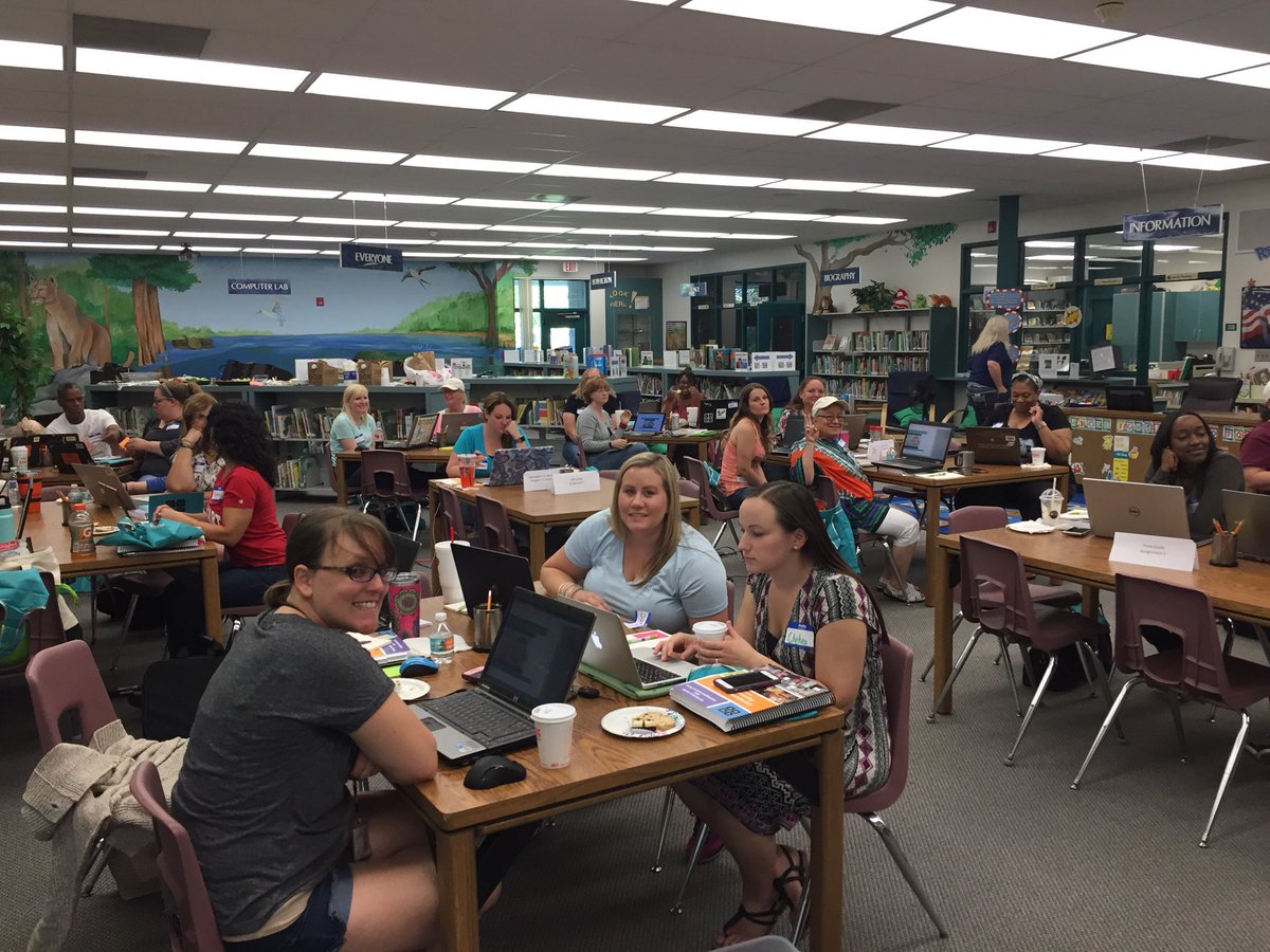 EPetersFL's tweet photo. Full house @ColsonES for code training! #CodeTampaBay #CodeorgPD #HCPSTeach @TampaBaySTEM @HCPSArea7 @TeachCode @WandaVinsongirl #ColsonPride https://t.co/L103Jn7BJd