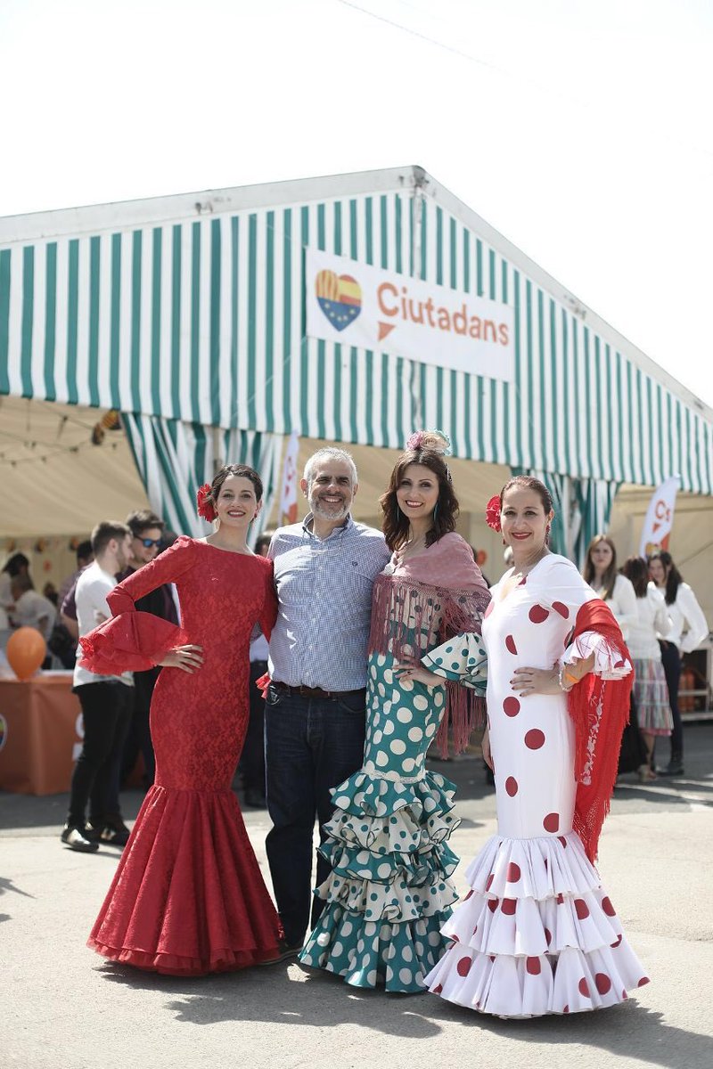 ACTUALITAT | Arrimadas torna a demanar des de la caseta de Ciutadans de la Feria de Abril el que ja va demanar des de la paradeta de Ciutadans per Sant Jordi: que es deixi de polititzar les festes.