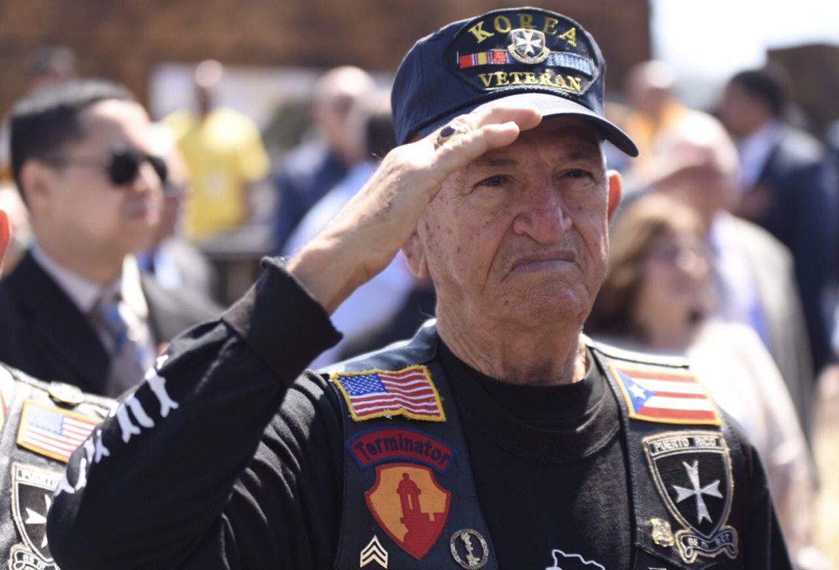 At the inauguration of the <a href="/CGMBorinqueneer/">Borinqueneers CGM</a> Monument in New Britain with @Jenniffer2012 and <a href="/DanMalloyCT/">Dan Malloy</a>