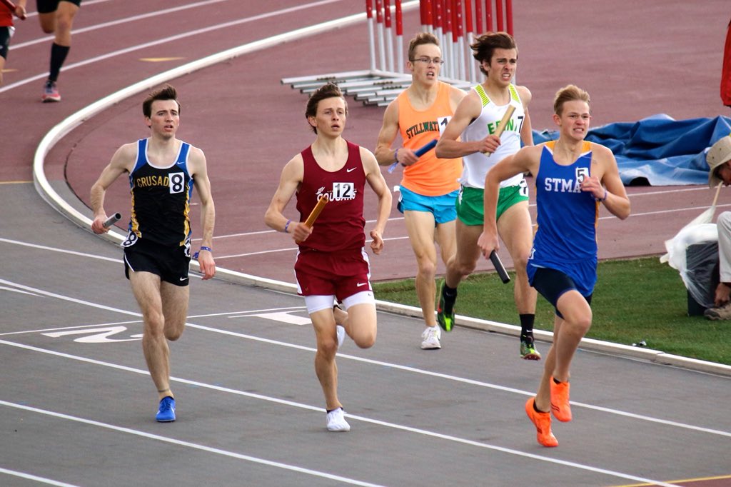 peteotterson's tweet photo. 8:11 4x800 4th place finish at the Hamline Elite Meet for @Jack_Otterson @CooperJackson4 @Sam_TF_Moerbitz and Tyler. #team #runjackrun #lshsdistance https://t.co/jrF0Z4huNz