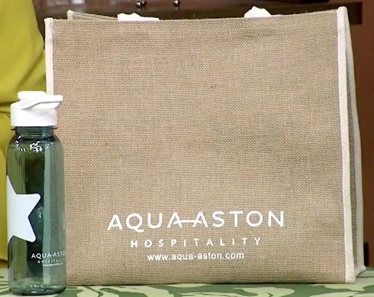 aquaaston's tweet photo. Did you know it can take 1,000 years for a plastic bag to decompose? And most of them end up in the ocean! We give all our #Hawaii guests free reusable tote bags (plus water bottles and sunscreen!) to help reduce plastic waste and save our seas. 🐋 #EarthMonth #ForOurReef https://t.co/pmt4WtM9vq