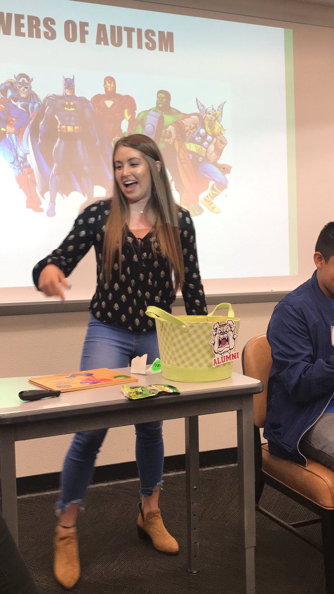 Teacher_Pathway's tweet photo. @BreaktheBarrier Miss Aubrey Vonberg educating the #teacherpathway students @FresnoKremenEdu https://t.co/gPxJpOeWXO