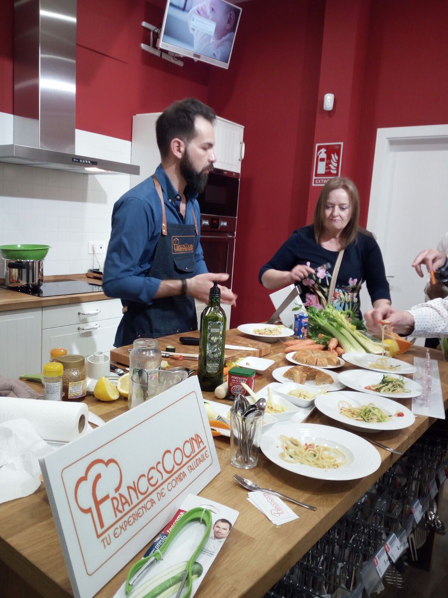 franxescocina's tweet photo. Ha tenido mucho éxito el taller de hoy @Tescoma Murcia. #gracias #francescocina #franxescocina #tallerdecocina #tuchef #chef #sanoysabroso #comersano #branding #bevange #foodie #murcia #food #foodinfluencer #realfood #comidareally #comidareal #comidaparaniños #bueno https://t.co/kpCWWrjqqt