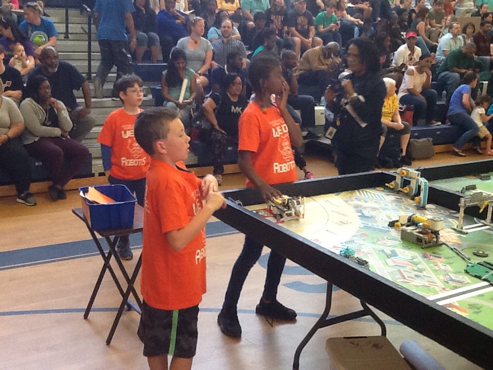 KHurelbrink's tweet photo. 1st run complete! @HunterPrincipal @bdillon_hunter @wcpssmagnets #wonderwake #RoboWake https://t.co/A3p9HS0bXf