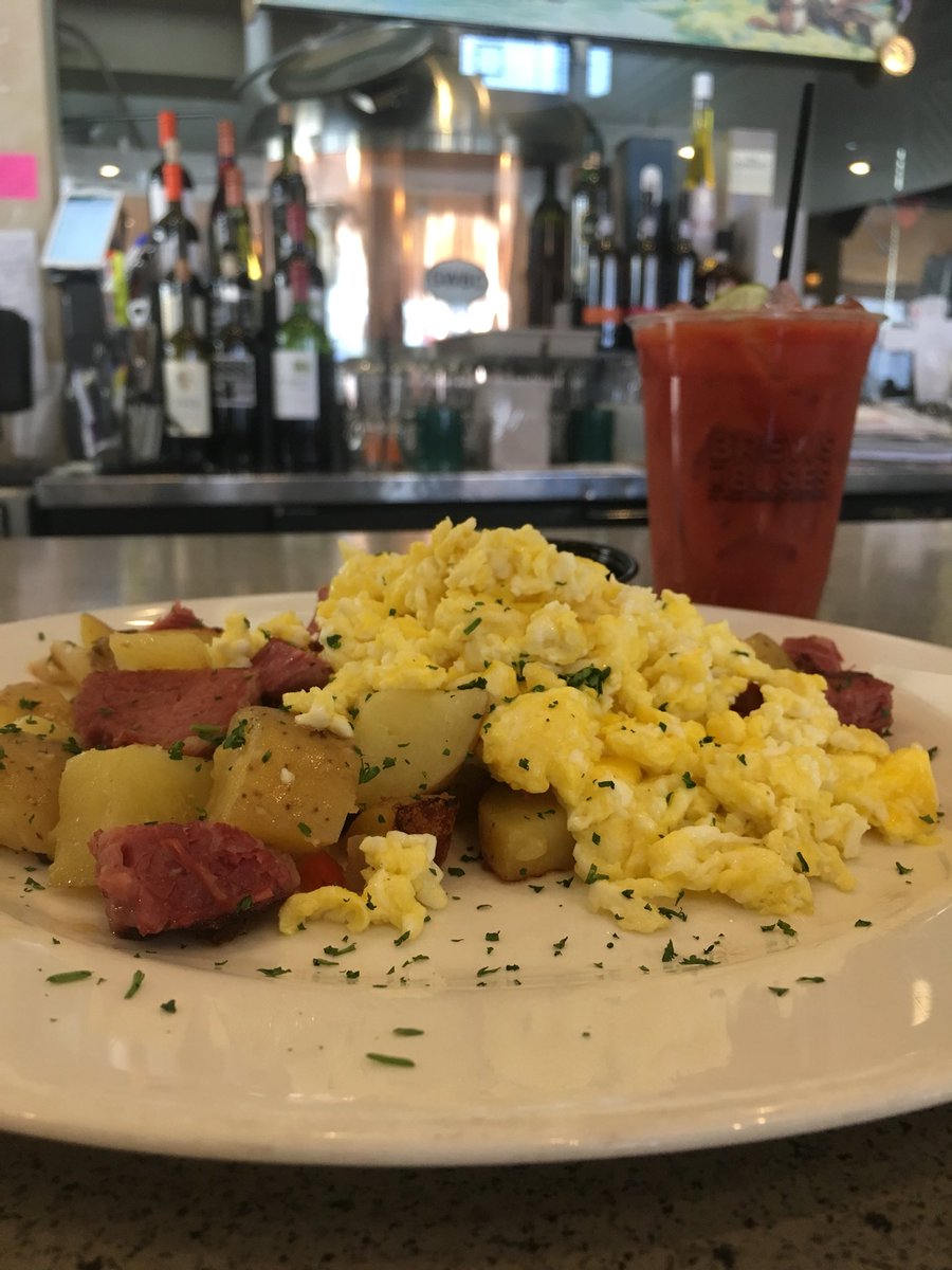 Hey <a href="/GetKnitEvents/">GetKnit Events</a> #BrewsAndBuses get in for our Corned Beef Hash ‘TIL 2. #brunchin