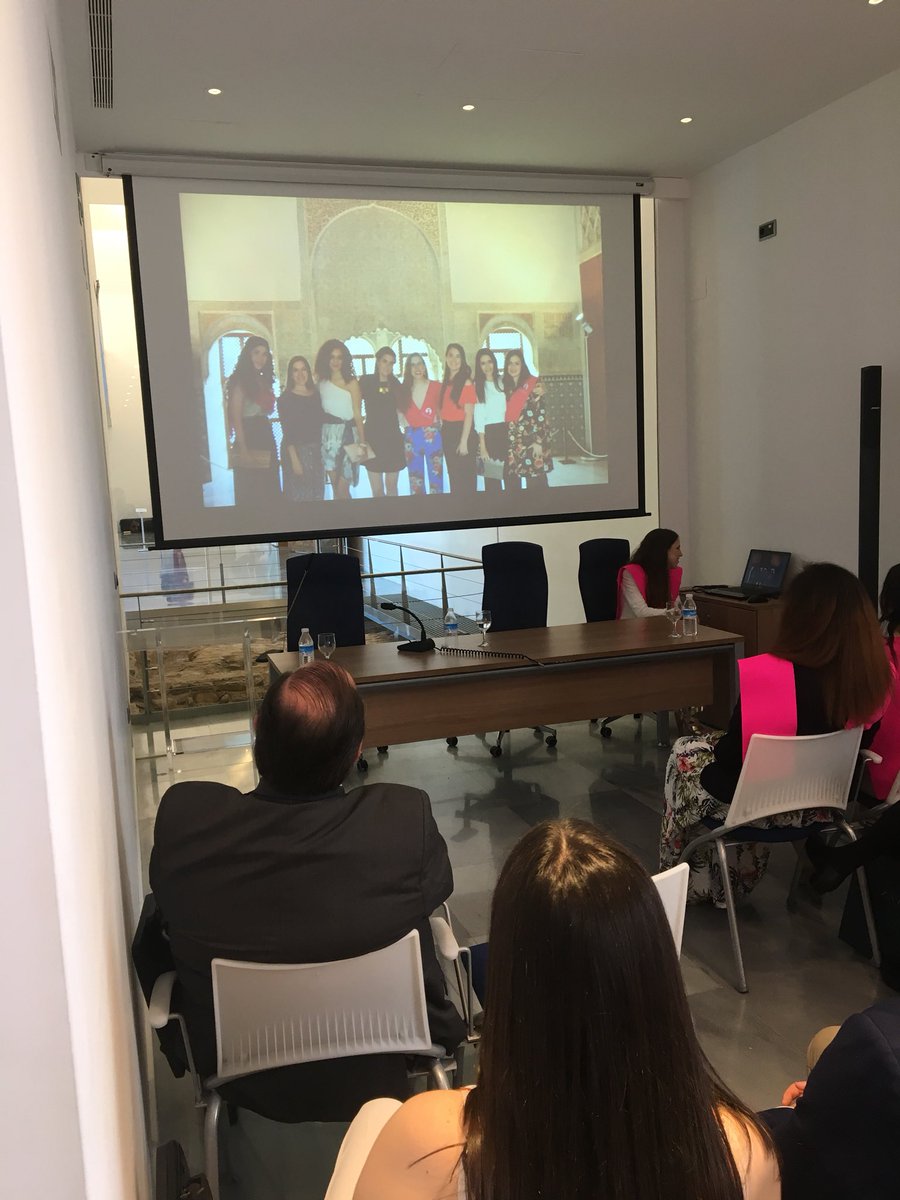 SulayrUGR's tweet photo. Que artistas nuestras becadas con este precioso vídeo! https://t.co/Y4fg3ta1gd