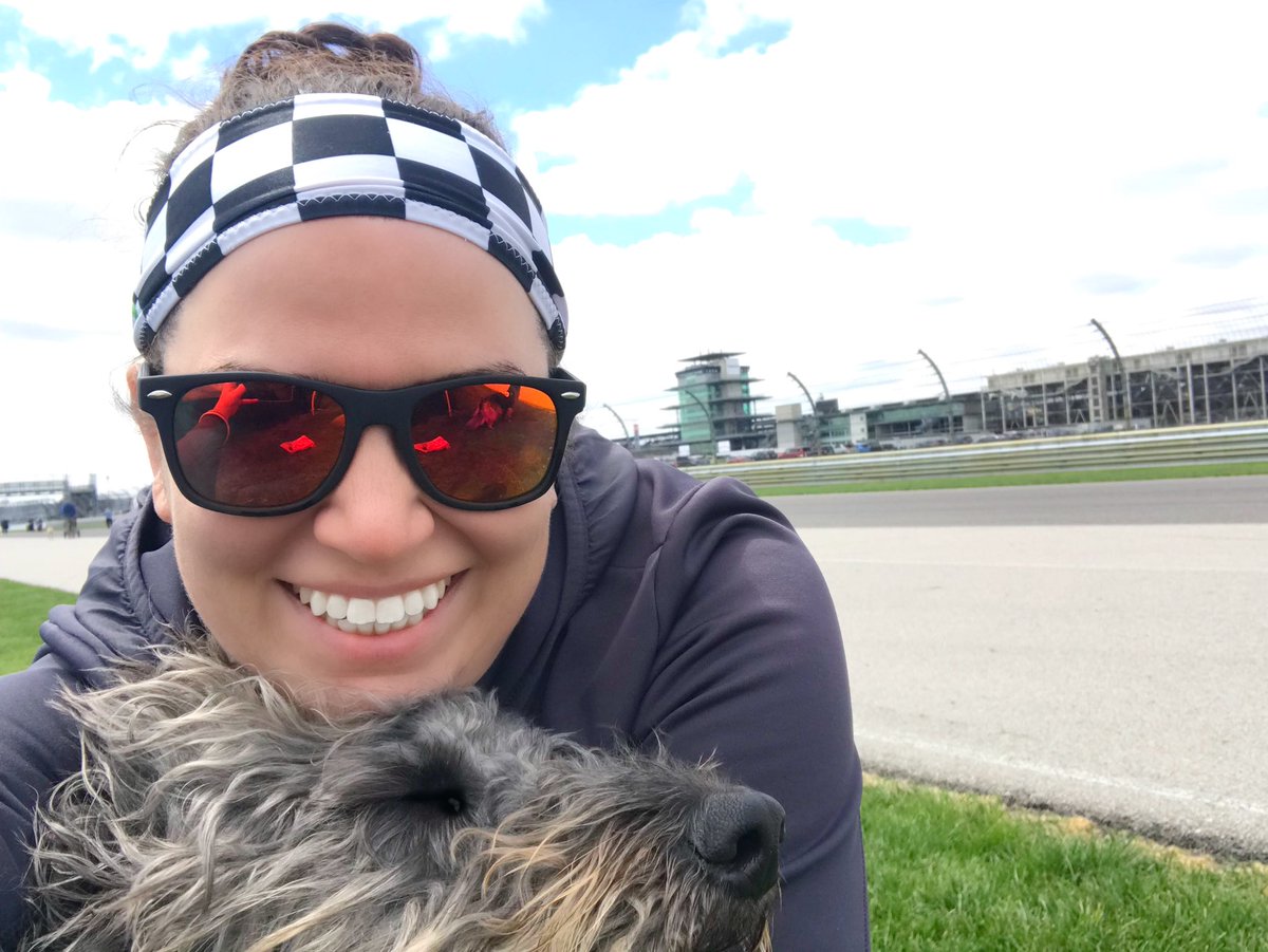 FastCarsin317's tweet photo. Mid-walk selfies with the #pagoda #MuttStrut2018 https://t.co/tVGACxZlR7