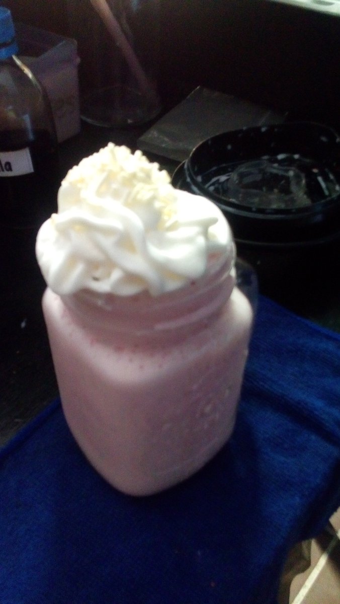 andy_torresflor's tweet photo. Primera malteada :D
#Work #YaSeHacerMalteadas #Yeei https://t.co/Agi3PdOmFc