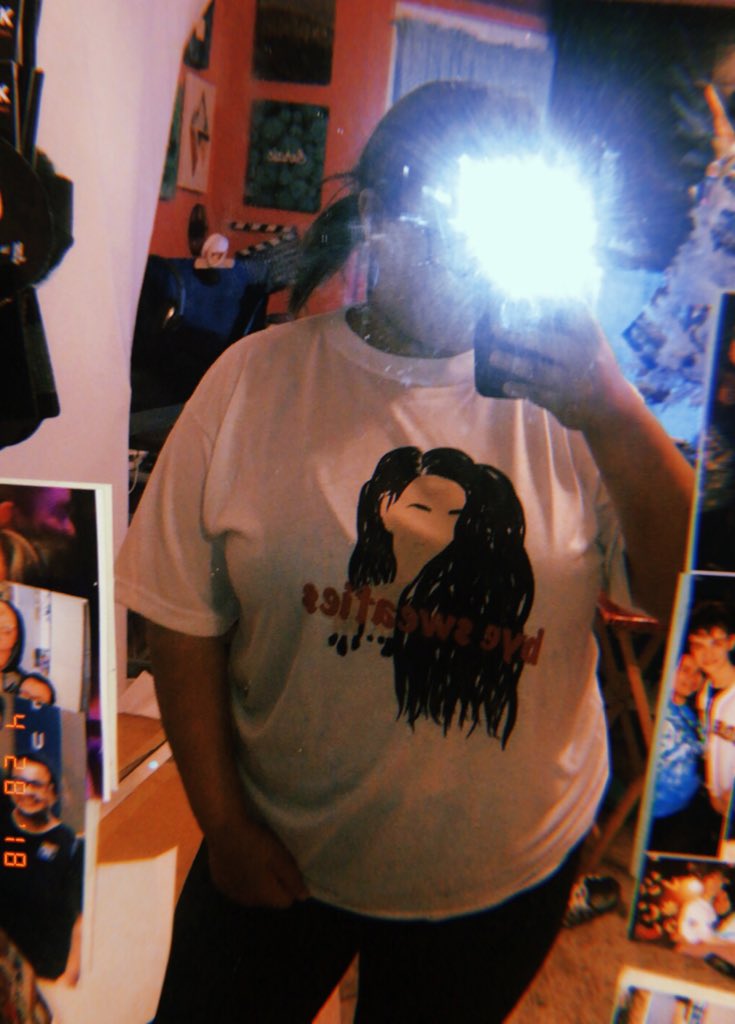 JustBonnie14's tweet photo. I'M SO HAPPY
MY @iamshylaoliver MERCH CAME IN TODAY #ShylasMerch 💕💕 https://t.co/bK6u6leAHm
