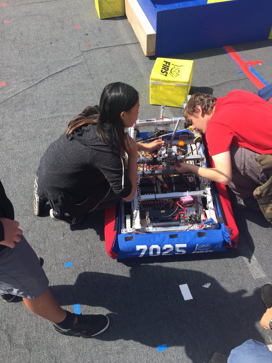 fvhsacsc's tweet photo. come and visit FVHS ACSC robotics at the STEAM Fair here at FVHS!! #fvhsasb #b4l https://t.co/TXAVyjYqlM