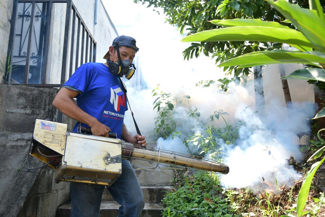 emuyshondt's tweet photo. Seguimos cumpliendo nuestros compromisos y apoyando a nuestra gente. Esta mañana llevamos una jornada médica y fumigación a más de 350 viviendas en la Urbanización Las Conchas, en el Distrito 5 de San Salvador.
#SSesTuyo #ElCambioPositivo https://t.co/wM6Z72Gl1Q