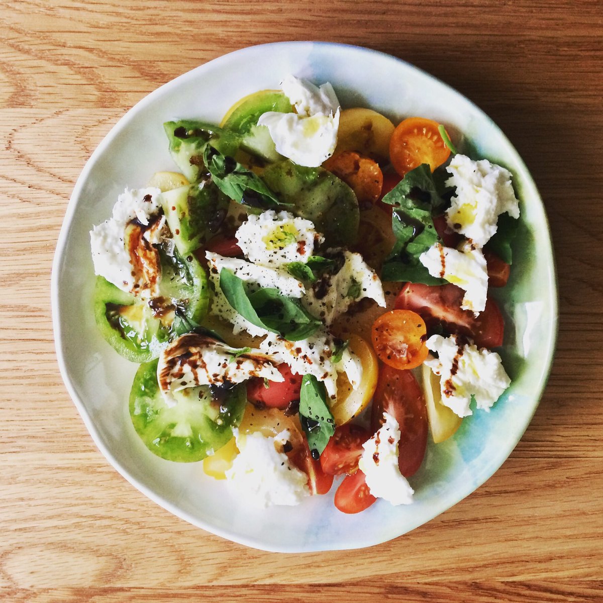 WhereTheresCake's tweet photo. Beautiful dinner last night thanks to @farmdrop and the tomato stall. Tasted as good as it looks... https://t.co/QVlmf5ltgG