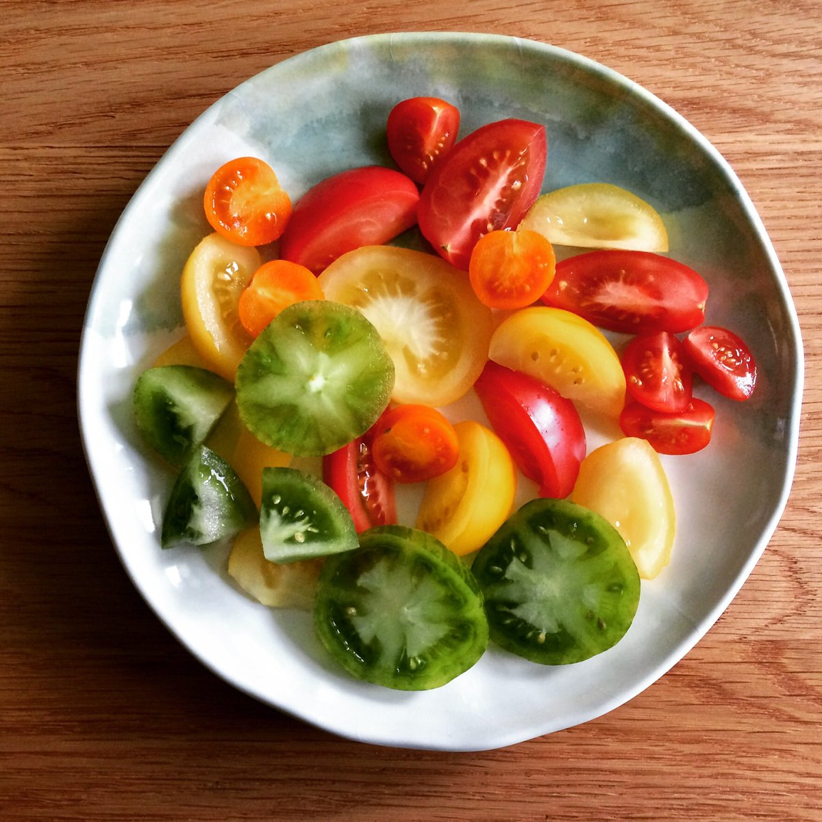 WhereTheresCake's tweet photo. Beautiful dinner last night thanks to @farmdrop and the tomato stall. Tasted as good as it looks... https://t.co/QVlmf5ltgG